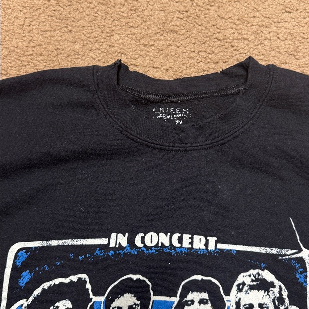 Daydreamer Queen women distressed crewneck sweatshirt. Small - Picture 2 of 6
